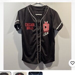 Boys Sz 14 Y Chicago Bulls Button up Jersey. NBA